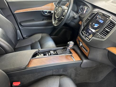 Used 2021 Volvo XC90 T5 Momentum AWD/4WD image 21