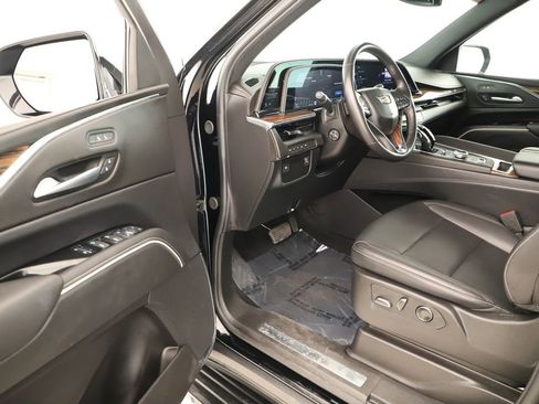 Used 2024 Cadillac Escalade Luxury AWD/4WD image 14