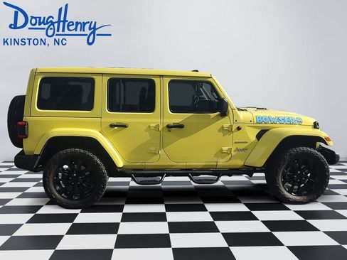 Used 2022 Jeep Wrangler Unlimited Sahara w/ Cold Weather Group AWD/4WD image 6