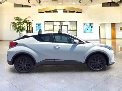 Used 2021 Toyota C-HR LE FWD image 4
