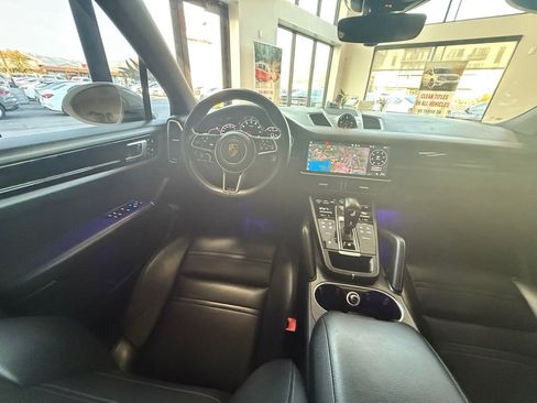 Used 2020 Porsche Cayenne AWD image 27