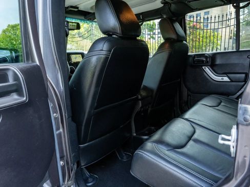 Used 2016 Jeep Wrangler Unlimited Sahara AWD/4WD image 12