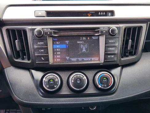 Used 2017 Toyota RAV4 LE FWD image 18