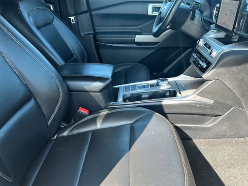 Used 2021 Ford Explorer XLT w/ Equipment Group 202A image 24