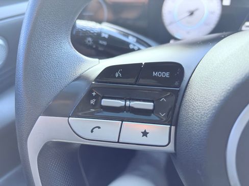 Used 2024 Hyundai Elantra SEL image 18