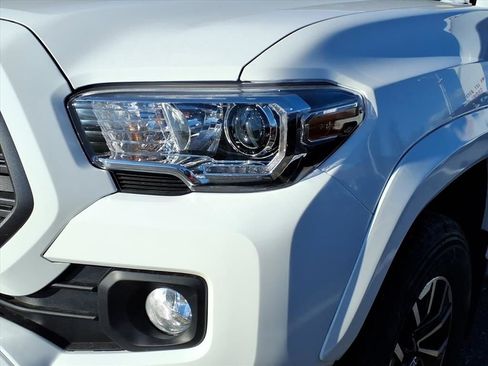 Used 2022 Toyota Tacoma TRD Sport image 10