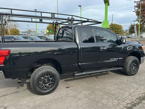 Used 2017 Nissan Titan SV image 3