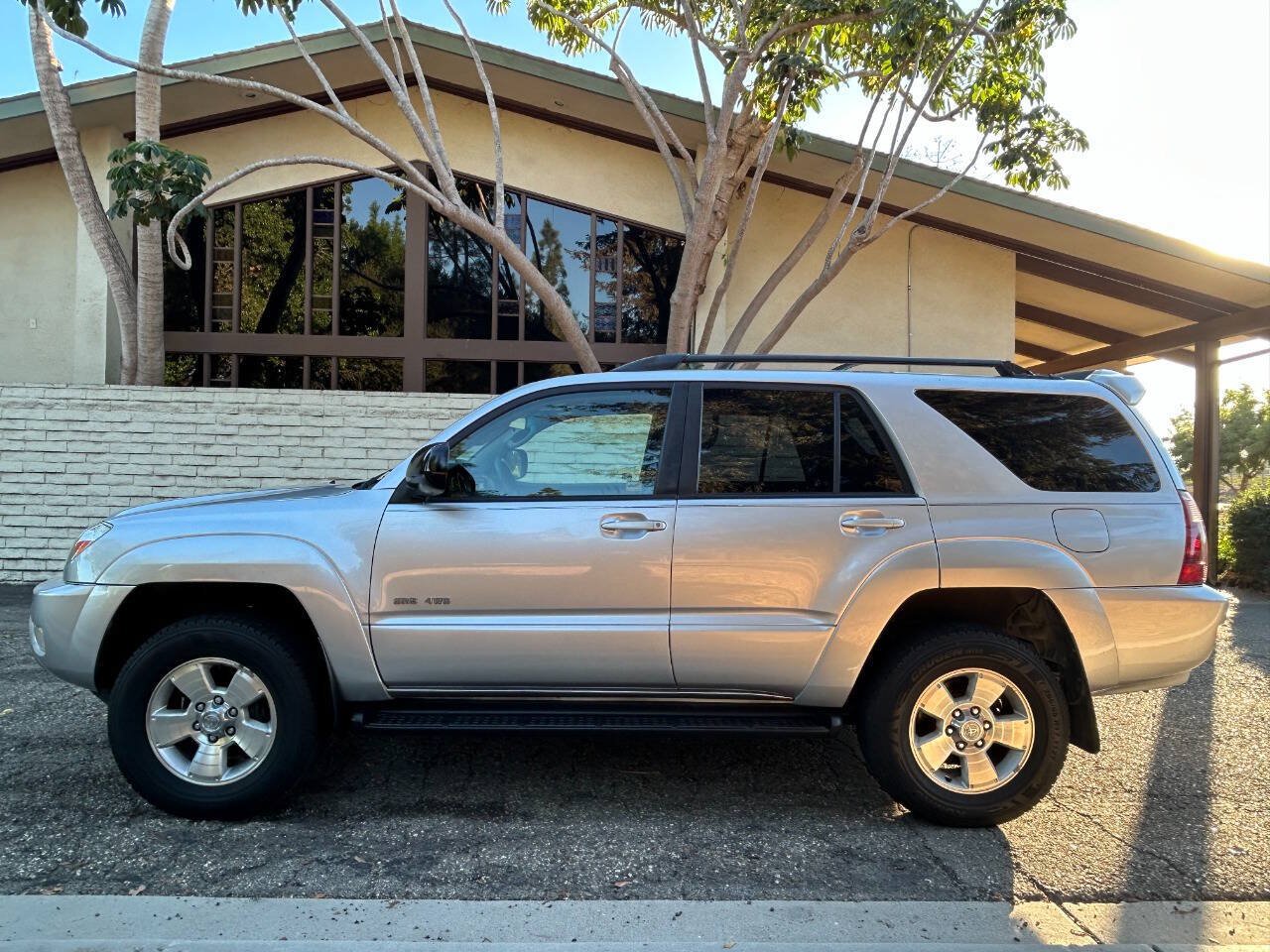 Used 2005 Toyota 4Runner SR5 AWD/4WD image 23