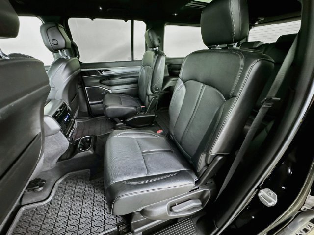 Used 2024 Jeep Wagoneer Series II w/ Convenience Group I AWD/4WD image 30