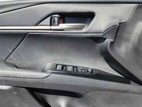 Used 2025 Toyota Camry SE image 17