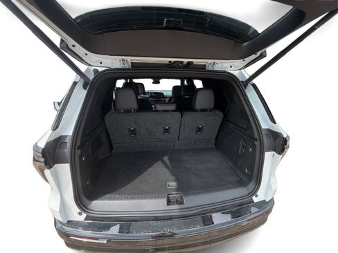 Used 2024 Chevrolet Traverse RS w/ LPO, Floor Liner Package AWD/4WD image 11