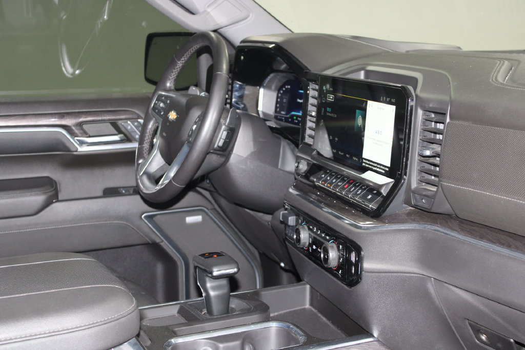 Used 2023 Chevrolet Silverado 1500 LTZ AWD/4WD image 32