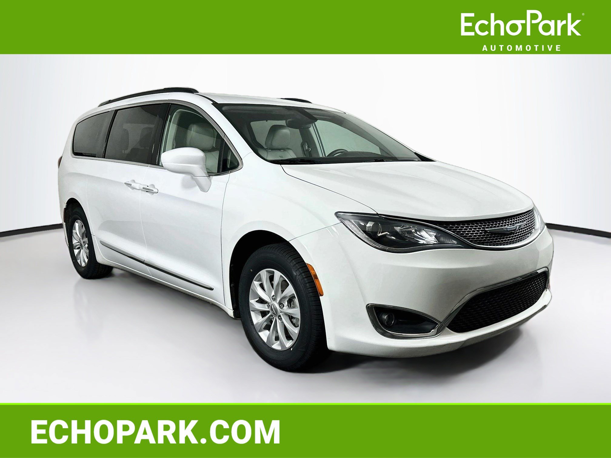 Used 2017 Chrysler Pacifica Touring-L w/ 13 Speaker Alpine Sound Group FWD image 1