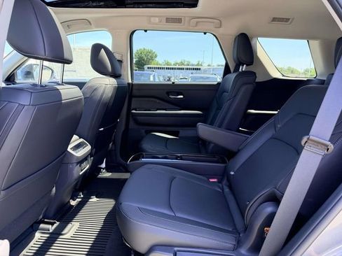 New 2026 Nissan Pathfinder SL w/ SL Premium Package AWD/4WD image 13