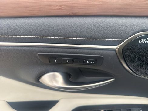 Certified 2025 Lexus ES 300h w/ Accessory Package (Z2) image 13