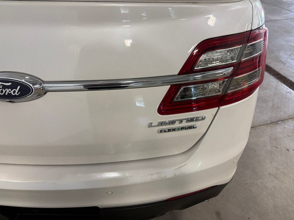 Used 2013 Ford Taurus Limited FWD image 19