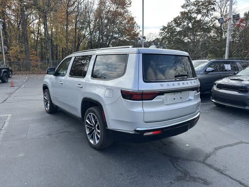 Used 2022 Jeep Wagoneer Series III w/ Premium Group I image 7