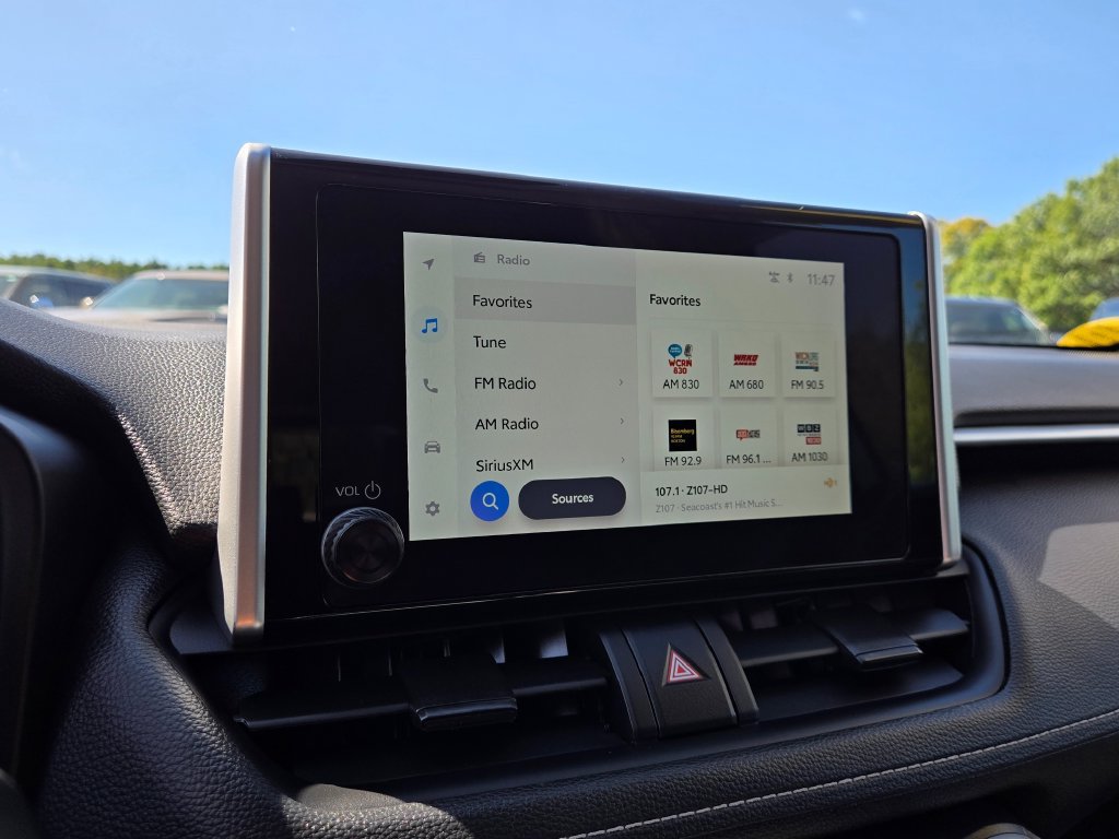 Used 2025 Toyota RAV4 XLE AWD/4WD image 23