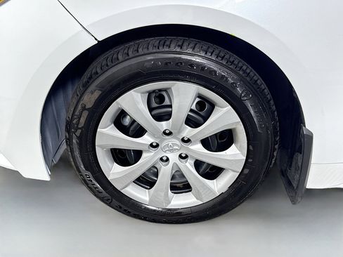 Used 2025 Toyota Corolla LE image 37