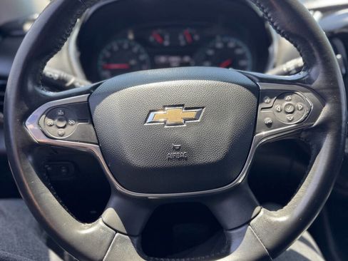 Used 2018 Chevrolet Traverse LT FWD image 19