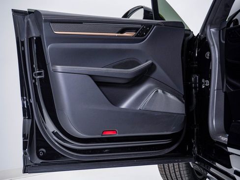 Certified 2025 Porsche Macan Turbo Electric image 26