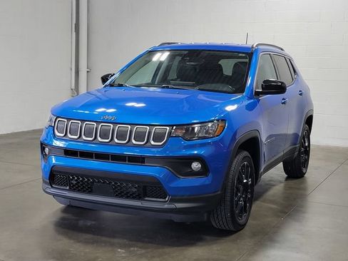Used 2022 Jeep Compass Latitude AWD/4WD image 2