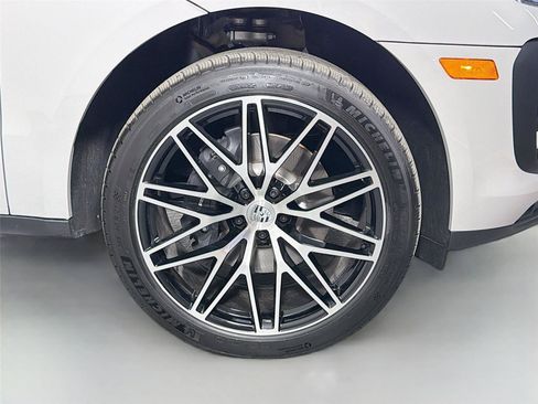 Certified 2026 Porsche Macan AWD/4WD image 14