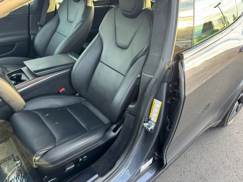 Used 2022 Tesla Model S image 24