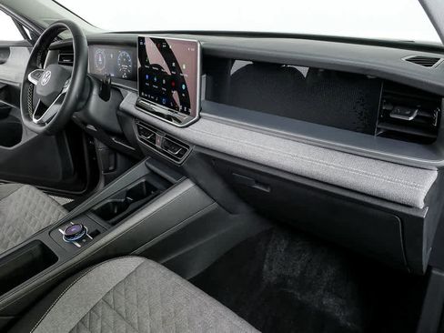 Certified 2025 Volkswagen Tiguan S w/ 18" Wheel Package image 21