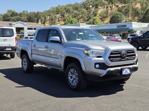 Used 2019 Toyota Tacoma SR5 AWD/4WD image 3