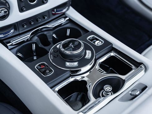 Used 2018 Rolls-Royce Dawn image 25