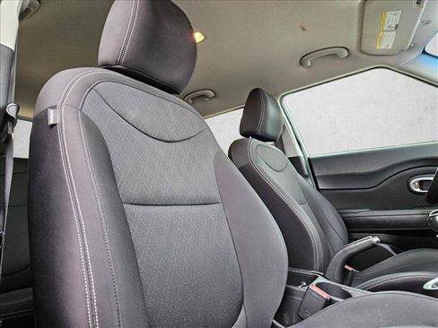 Used 2015 Kia Soul FWD image 16