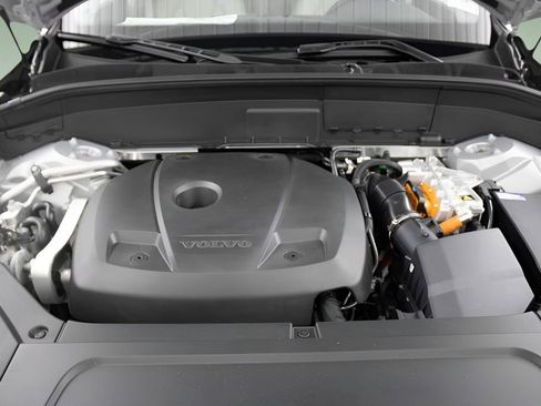 Certified 2025 Volvo XC90 T8 Plus w/ Protection Package Premier image 17