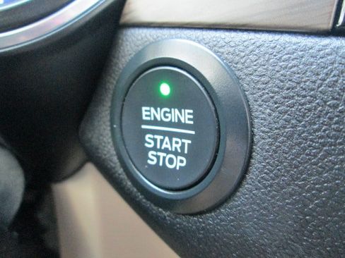 Used 2020 Ford Escape Titanium AWD/4WD image 24