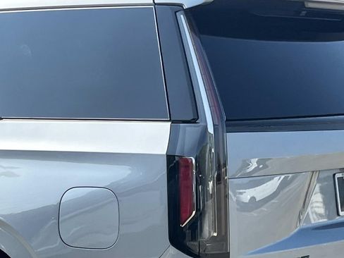 Certified 2024 Cadillac Escalade Sport Platinum w/ Heavy-Duty Trailer Package AWD/4WD image 10