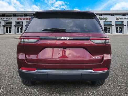 New 2025 Jeep Grand Cherokee Laredo w/ Luxury Tech Group I RWD image 7