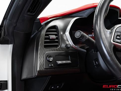 Used 2015 Chevrolet Corvette Z06 w/ 3LZ Preferred Equipment Group RWD image 29