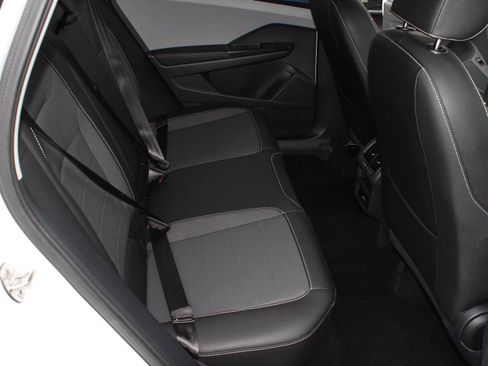 Used 2024 Volkswagen Taos SE image 18