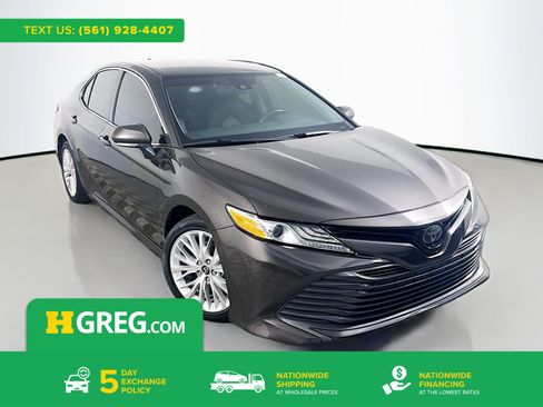 Used 2020 Toyota Camry XLE FWD image 1