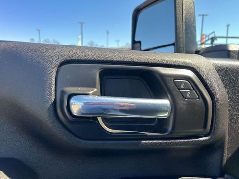Used 2024 Chevrolet Silverado 2500 Custom w/ Custom Convenience Package image 12