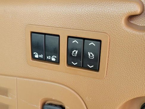 Used 2017 Cadillac Escalade ESV Platinum image 38