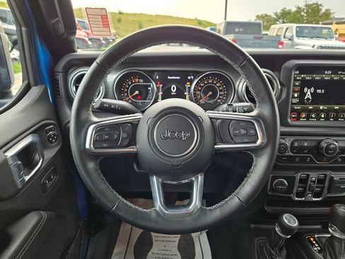 Used 2021 Jeep Wrangler Unlimited Sahara AWD/4WD image 18