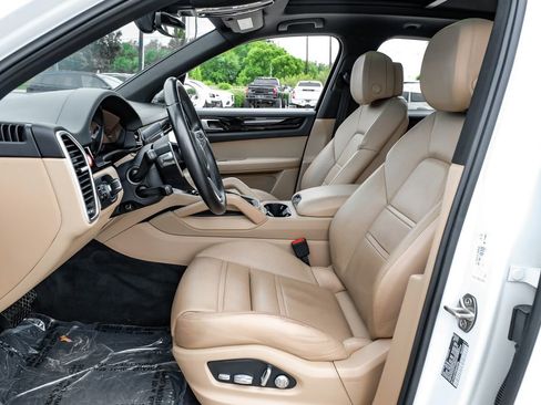 Used 2021 Porsche Cayenne AWD/4WD image 29