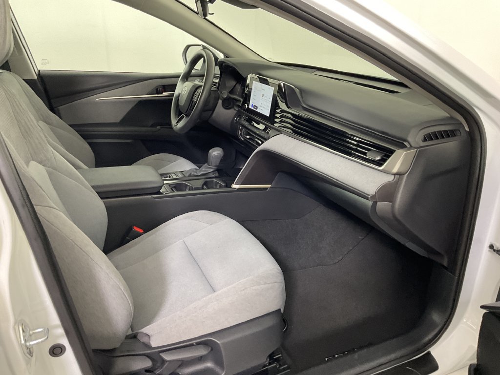 Used 2025 Toyota Camry LE FWD image 24