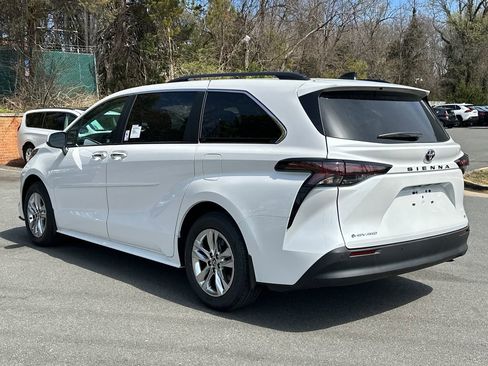 New 2026 Toyota Sienna XLE image 3