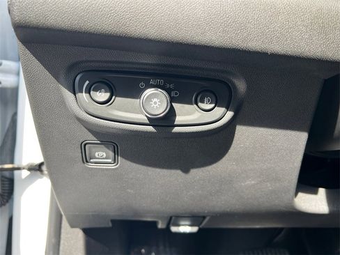 Used 2024 GMC Terrain SLT image 15