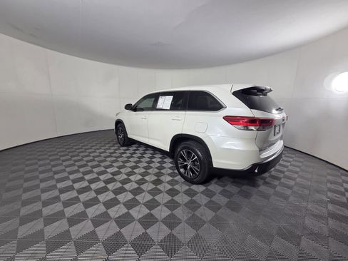 Used 2019 Toyota Highlander LE image 8