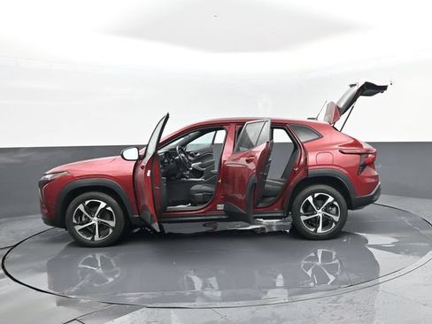Used 2024 Chevrolet Trax RS w/ Sunroof Package FWD image 32