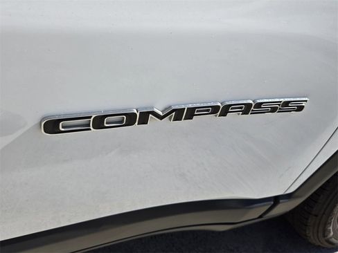 Used 2024 Jeep Compass Latitude image 18