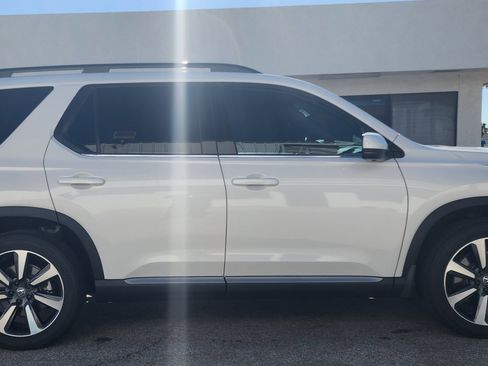 Certified 2025 Honda Pilot Elite image 4
